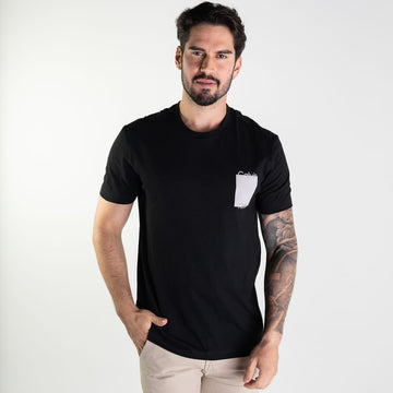 Camiseta Calvin Klein Relevo Preta