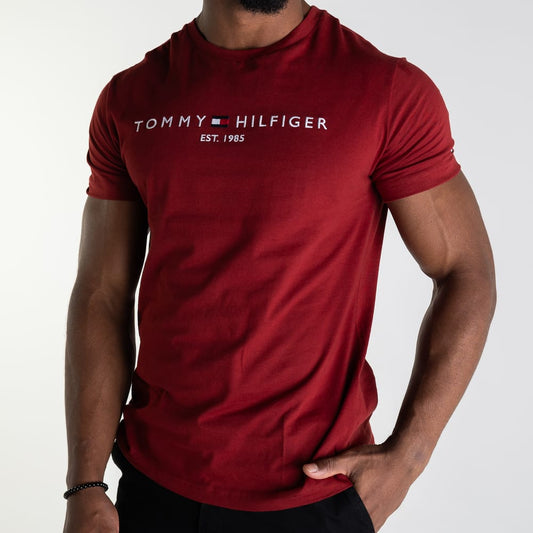 Camiseta Tommy Hilfiger 1985 Masculina Core Bordô